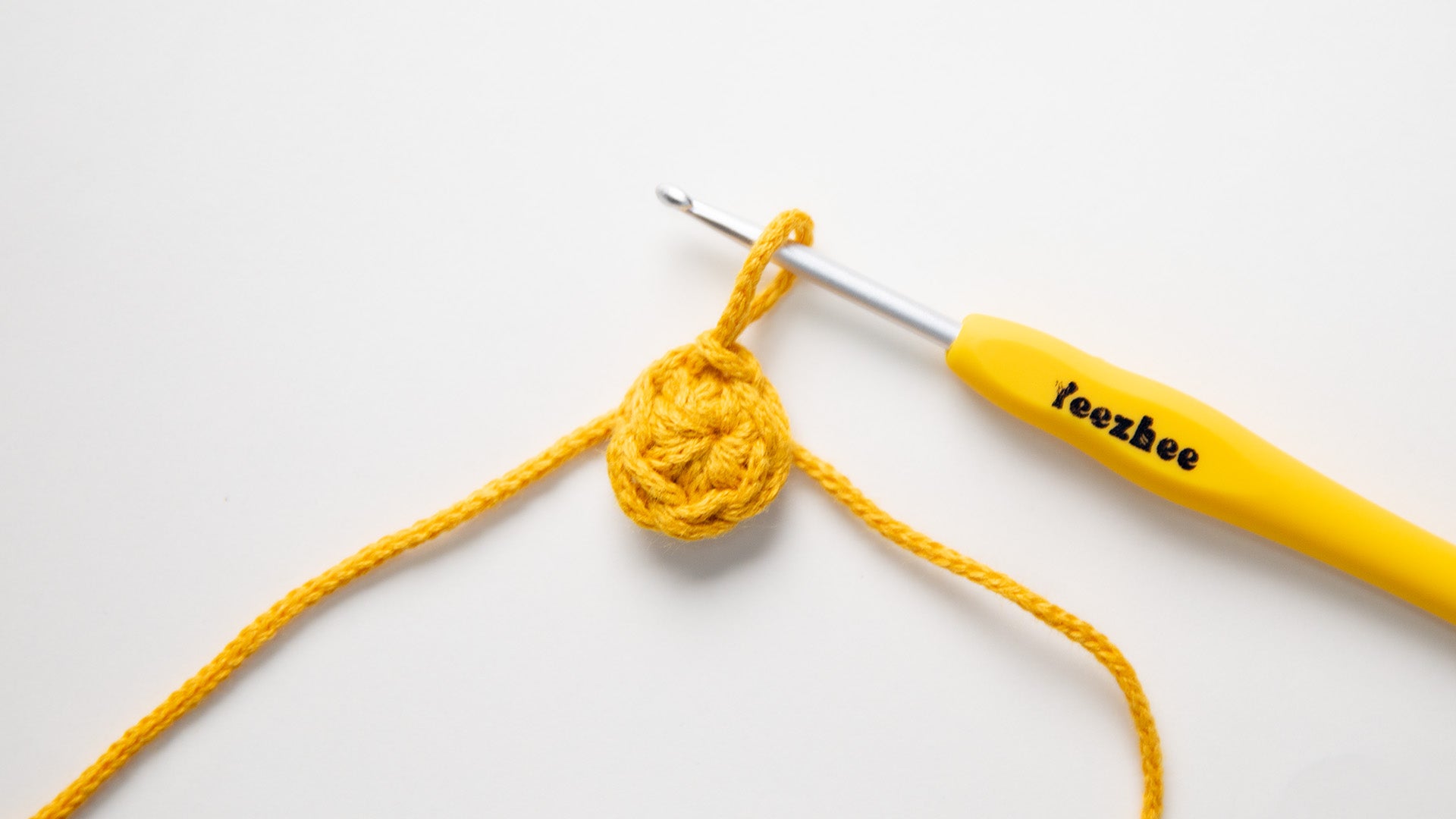 The Fuzzy Yarn - How to crochet with it? - Magic with hook and needles